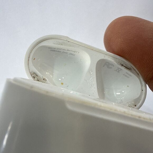 Genuine Apple AirPods 1st and 2nd Gen Replacement Charging Case - A1602 - Picture 6 of 6